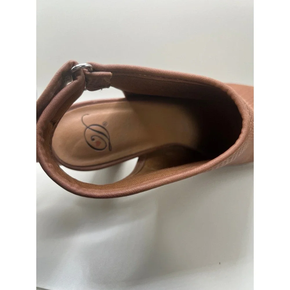 Women's‎ pumps size 7 beautiful quality and condition